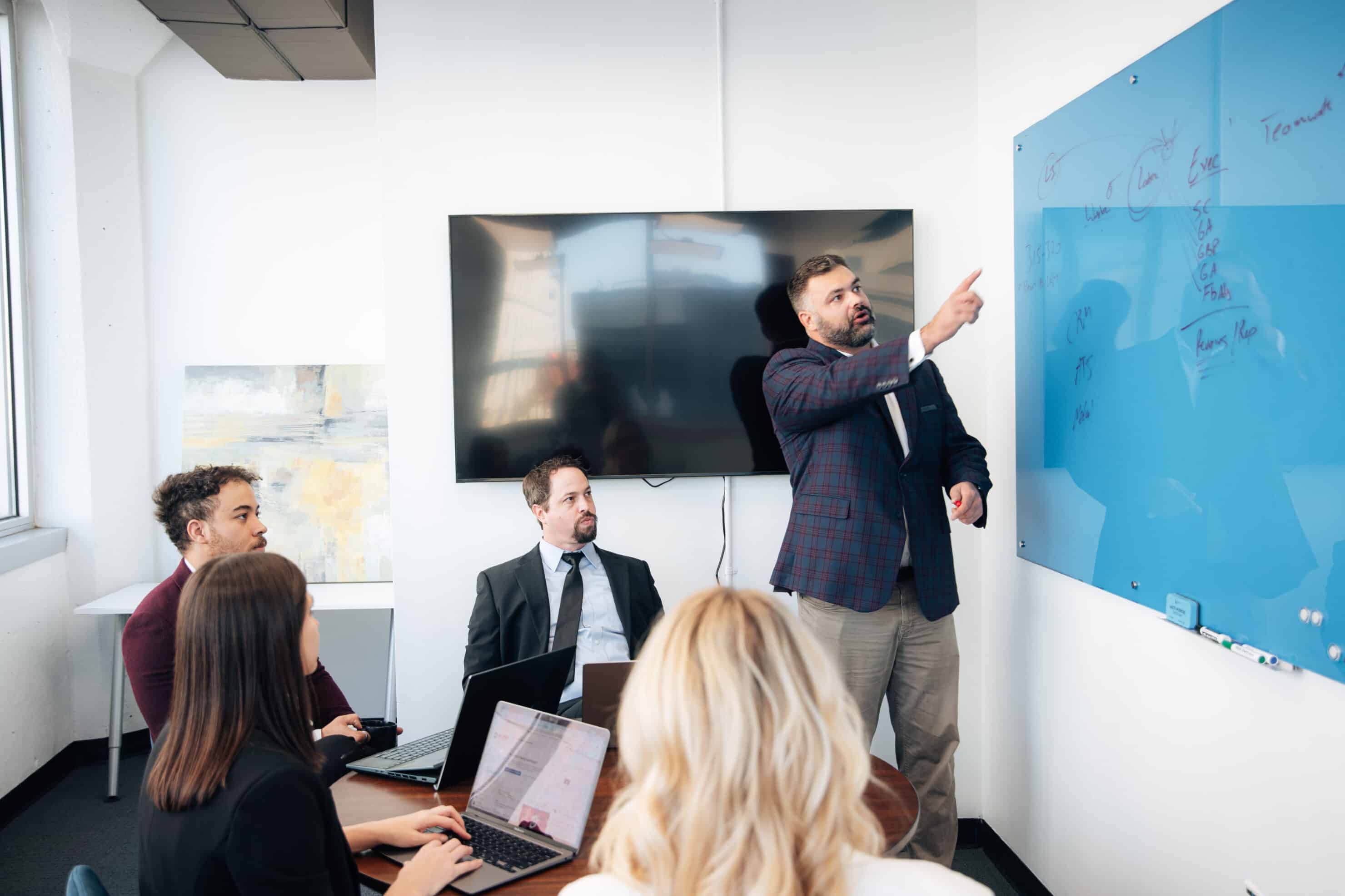 Why Your Business Needs a Performance Advertising Agency in 2025